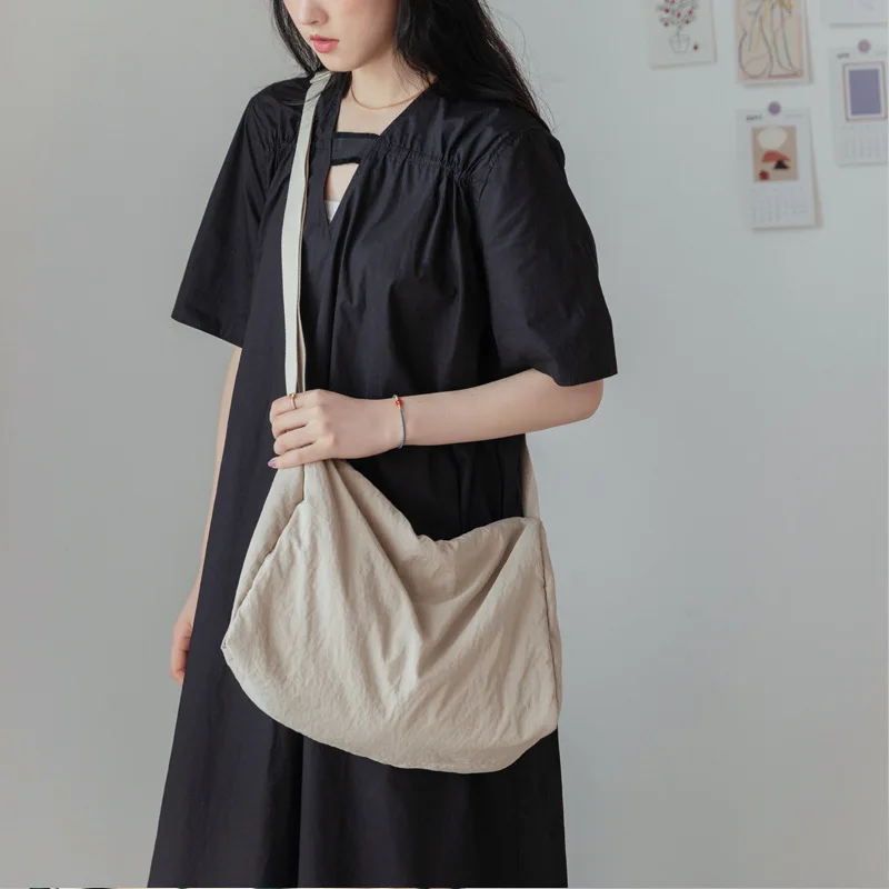 Shoulder bag female crossbody bag Japanese cylinder bag soft cloth bag large capacity simple cloth bag student classroom bag fem
Shoulder bag female crossbody bag Japanese cylinder bag soft cloth bag large capacity simple cloth bag student classroom bag fem