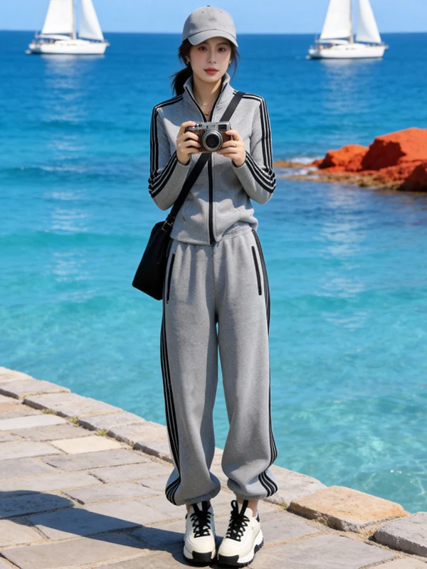 Spring 2026 Women's Slim Fit Casual Sportswear Set Grey Jacket Top And Trousers Two Piece Set Comfortable High Waist Long Pants
Spring 2026 Women's Slim Fit Casual Sportswear Set Grey Jacket Top And Trousers Two Piece Set Comfortable High Waist Long Pants