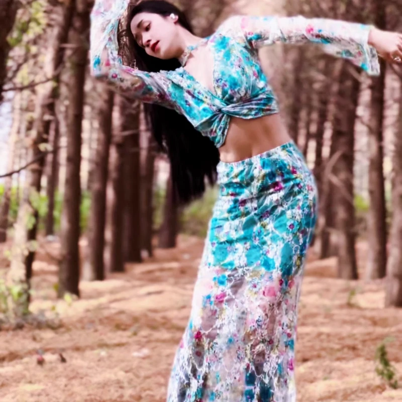 Кружевной костюм для танца живота, элегантный топ для взрослых, комплект одежды для тренировок, рубашка, длинная юбка, одежда для соревнований
Кружевной костюм для танца живота, элегантный топ для взрослых, комплект одежды для тренировок, рубашка, длинная юбка, одежда для соревнований