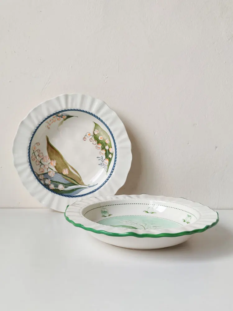 Тарелка для фруктов и завтраков из коллекции Bellflower, расписанная вручную, глубокая, круглая, с незначительными дефектами, в китайском стиле.
Тарелка для фруктов и завтраков из коллекции Bellflower, расписанная вручную, глубокая, круглая, с незначительными дефектами, в китайском стиле.