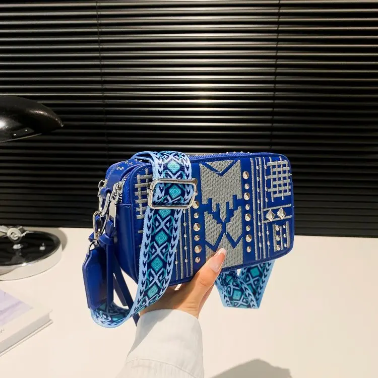Korean Embroidery Camera Bag Women Vintage Square Shoulder Bag Lightweight Crossbody Purse for Travel Sightseeing Street Style
Korean Embroidery Camera Bag Women Vintage Square Shoulder Bag Lightweight Crossbody Purse for Travel Sightseeing Street Style