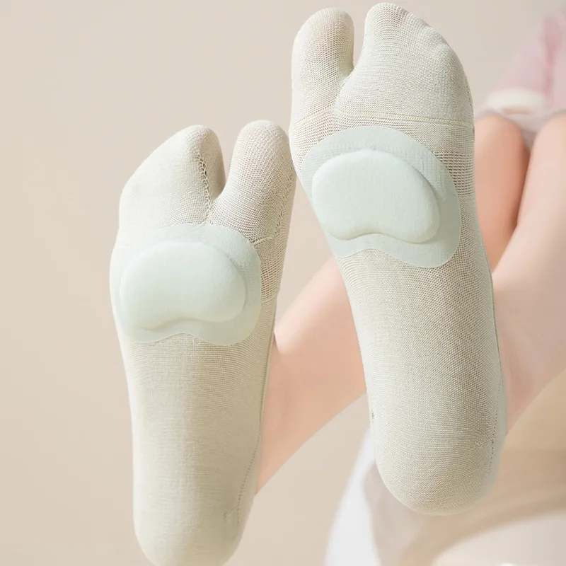 Socks Women's Summer Thin Toe Socks Light Mouth Non-slip Boat Socks Invisible Breathable Sweat Absorption Solid Color Versatile
Socks Women's Summer Thin Toe Socks Light Mouth Non-slip Boat Socks Invisible Breathable Sweat Absorption Solid Color Versatile