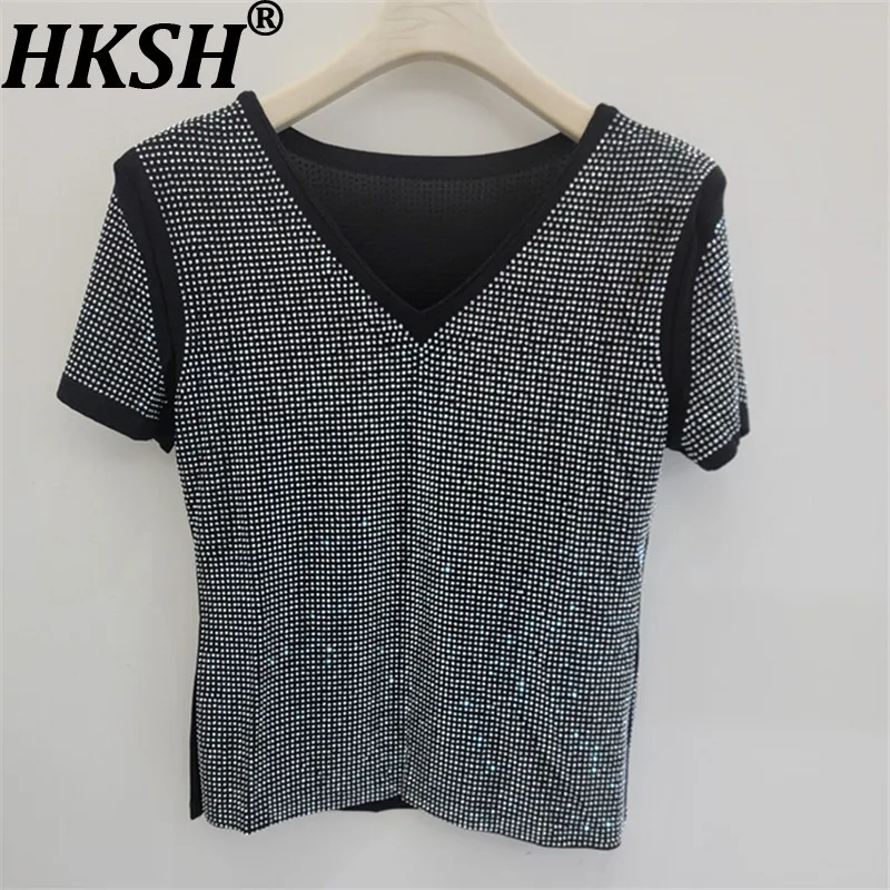 HKSH Women Chic T-shirt V-neck Short Sleeves Studded Diamonds Shiny Slimming Tee High Street Trendy Tops New Summer 2026 HK20793
HKSH Women Chic T-shirt V-neck Short Sleeves Studded Diamonds Shiny Slimming Tee High Street Trendy Tops New Summer 2026 HK20793
