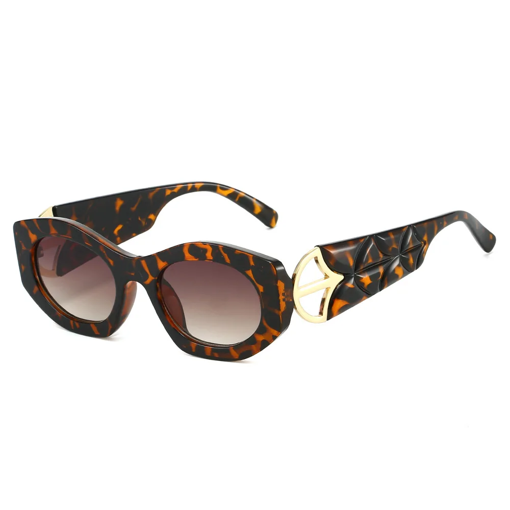 Luxury Tortoiseshell Gradient Cat Eye Women Sunglasses 2025 Brand Personality Metal Pattern Design Trendy Men Sun Glasses UV400
Luxury Tortoiseshell Gradient Cat Eye Women Sunglasses 2025 Brand Personality Metal Pattern Design Trendy Men Sun Glasses UV400
