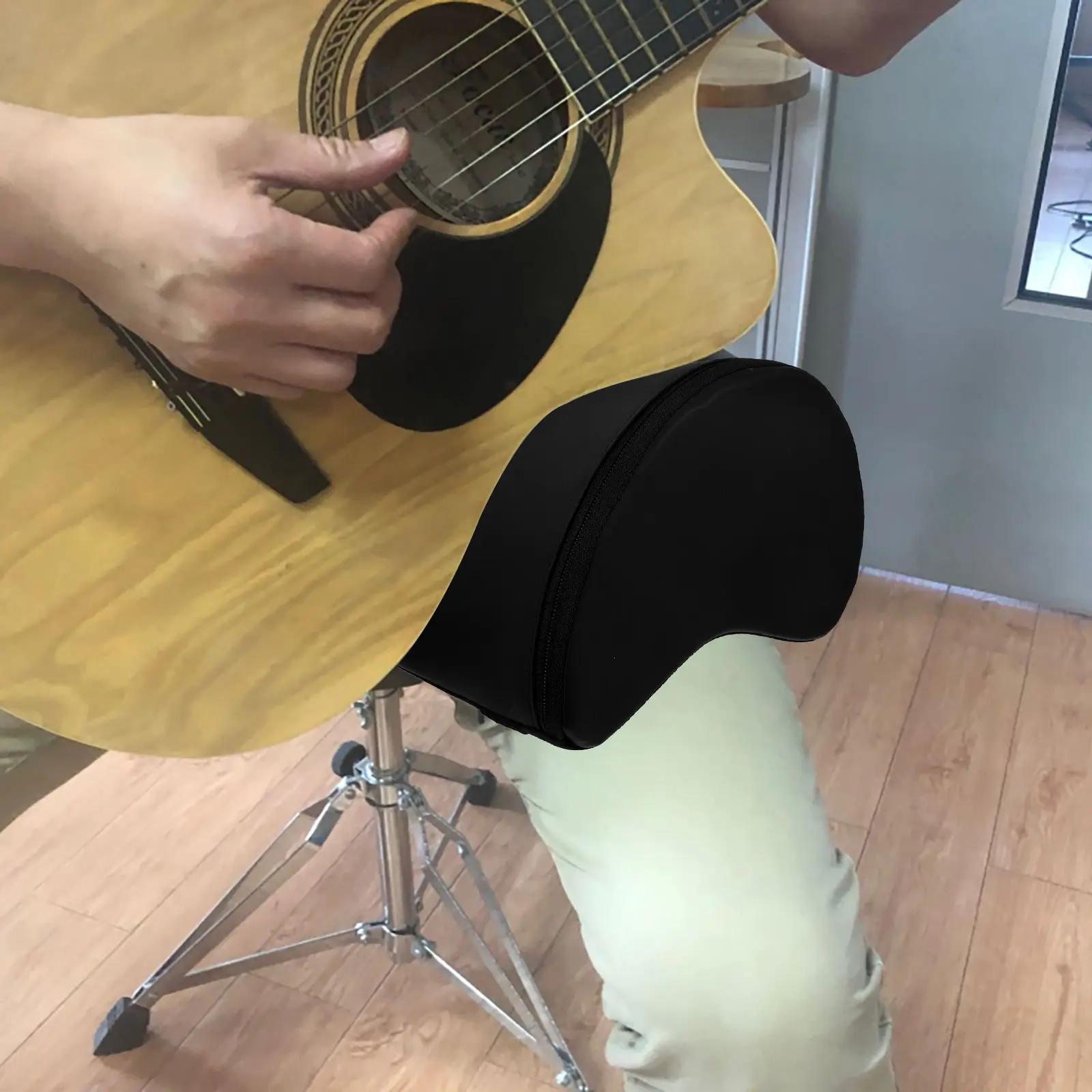 Guitar Knee Pad Black Built-in Sponge Cushion Stable Support for Classical Flamenco Acoustic Electric Guitar Players Musical
Guitar Knee Pad Black Built-in Sponge Cushion Stable Support for Classical Flamenco Acoustic Electric Guitar Players Musical