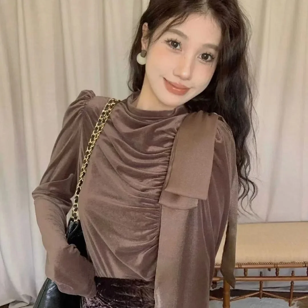 Elegant Velvet Shirt with Bubble Sleeves Bow Knot Slimming Half High Collar Pleated Women's Fashion Sweet Style Long Sleeve
Elegant Velvet Shirt with Bubble Sleeves Bow Knot Slimming Half High Collar Pleated Women's Fashion Sweet Style Long Sleeve