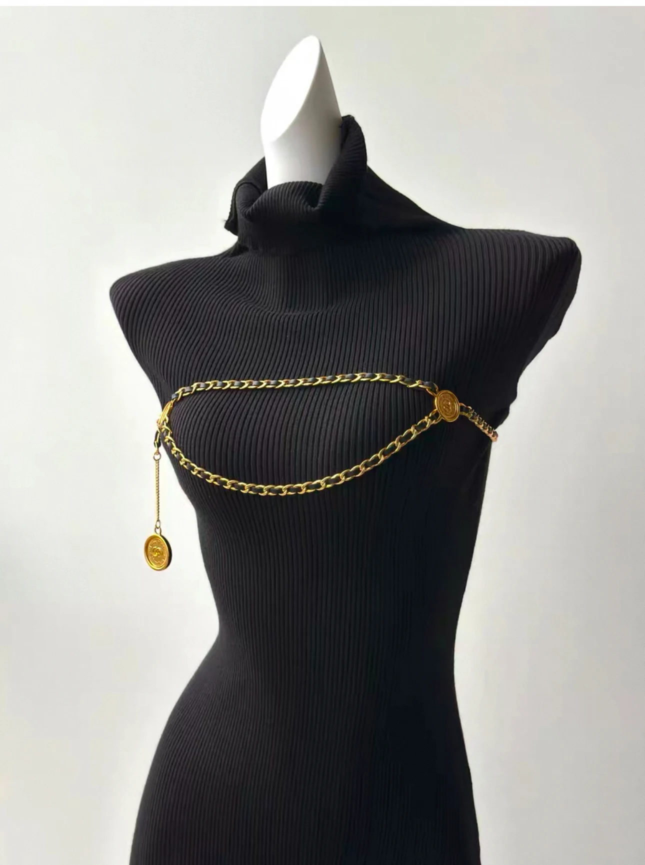 Vintage waist chain accessories for women's retro Bohemian ethnic style high-end gold metal chain belt with skirt & Jeans belt
Vintage waist chain accessories for women's retro Bohemian ethnic style high-end gold metal chain belt with skirt & Jeans belt