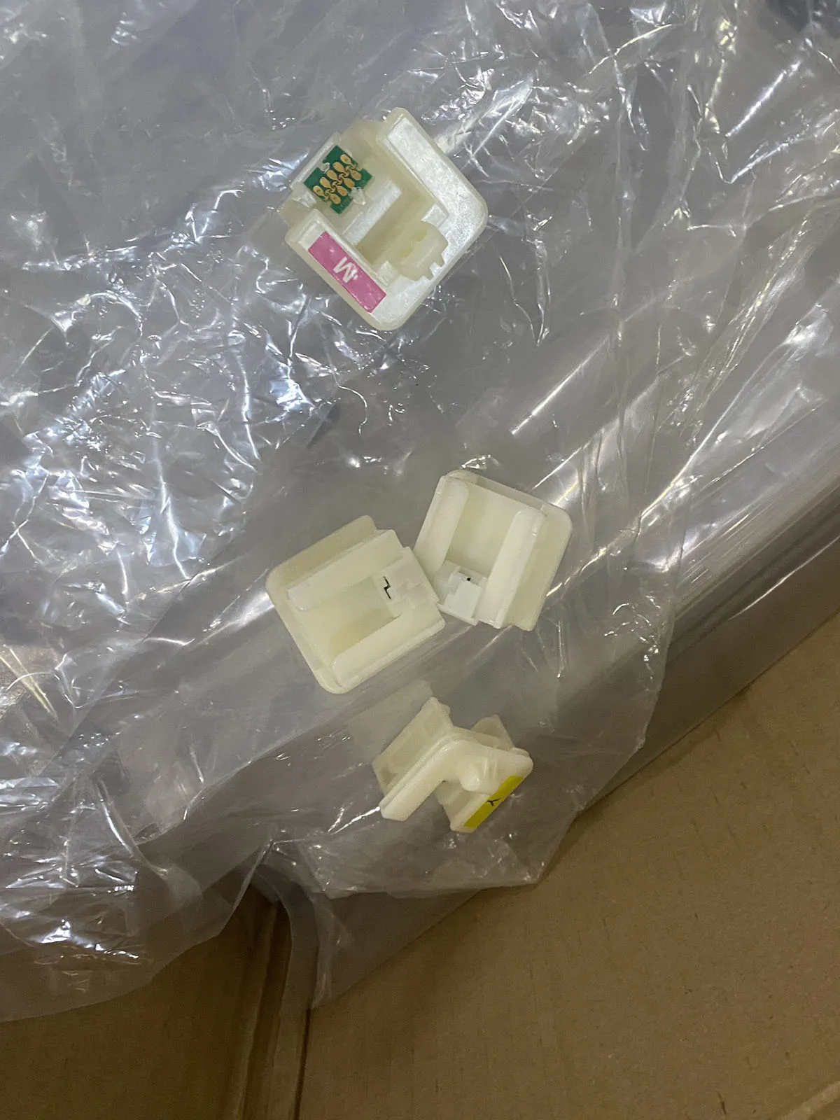 T741X-T7414 T7411 T741X чип картриджа для Epson SureColor F6000 F6070 F6200 F6270 F7000 F7200 F7270 F9300 чип чернильного бака
T741X-T7414 T7411 T741X чип картриджа для Epson SureColor F6000 F6070 F6200 F6270 F7000 F7200 F7270 F9300 чип чернильного бака