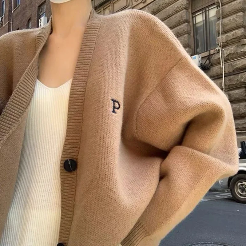 Spring Autumn Coat Top Tee Solid Color Knitting Cardigan Women Clothes Loose Letter Mid Length Top Femme Simplicity Softs Weater
Spring Autumn Coat Top Tee Solid Color Knitting Cardigan Women Clothes Loose Letter Mid Length Top Femme Simplicity Softs Weater
