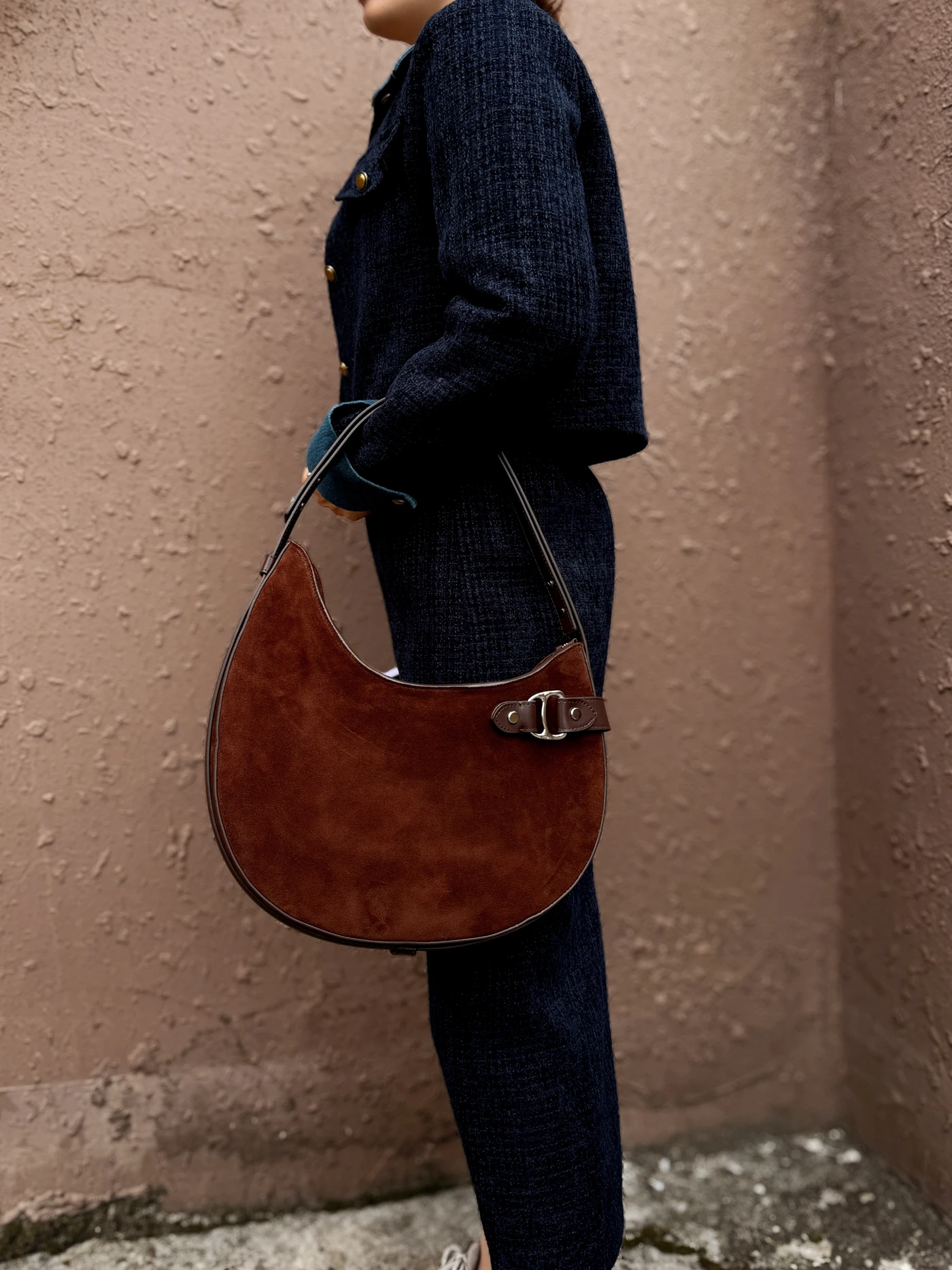 Осенне-зимняя сумка New Moon, повседневная универсальная женская сумка из воловьей кожи с верхним слоем, сумка на одно плечо
Осенне-зимняя сумка New Moon, повседневная универсальная женская сумка из воловьей кожи с верхним слоем, сумка на одно плечо