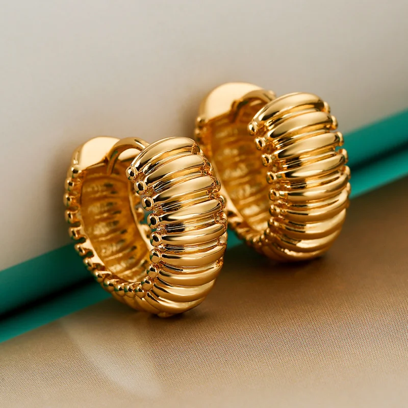 European and American Style Copper Plated 18K Gold Threaded Hoop for Women, Niche Retro High-end Feel Earrings
European and American Style Copper Plated 18K Gold Threaded Hoop for Women, Niche Retro High-end Feel Earrings