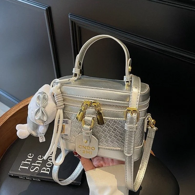 Fashionable Commuter Bag For Ladies With Laptop Compartment For Work And School Travel Needs 
Fashionable Commuter Bag For Ladies With Laptop Compartment For Work And School Travel Needs