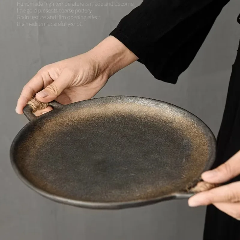 Ретро-тарелка для ужина, круглая японская миска, посуда из грубой керамики, легкая роскошная столовая утварь, набор керамической посуды для дома.
Ретро-тарелка для ужина, круглая японская миска, посуда из грубой керамики, легкая роскошная столовая утварь, набор керамической посуды для дома.