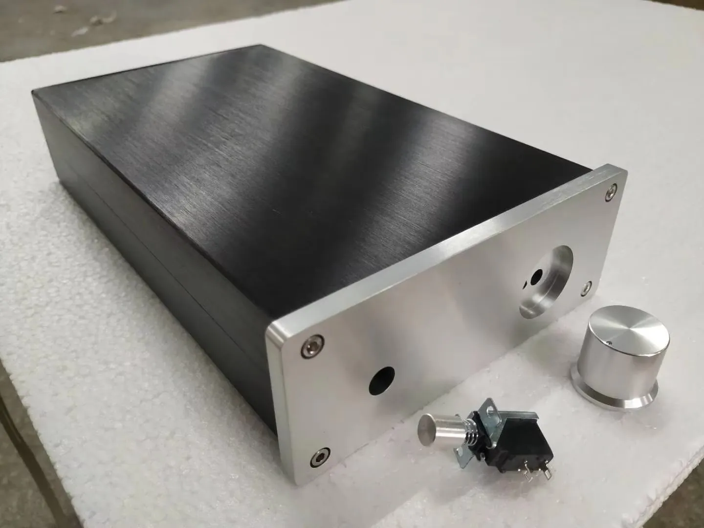 BRZHIFI AUDIO домашняя алюминиевая коробка для DIY Custom BZ1506 серии алюминиевый корпус для усилителя мощности
BRZHIFI AUDIO домашняя алюминиевая коробка для DIY Custom BZ1506 серии алюминиевый корпус для усилителя мощности
