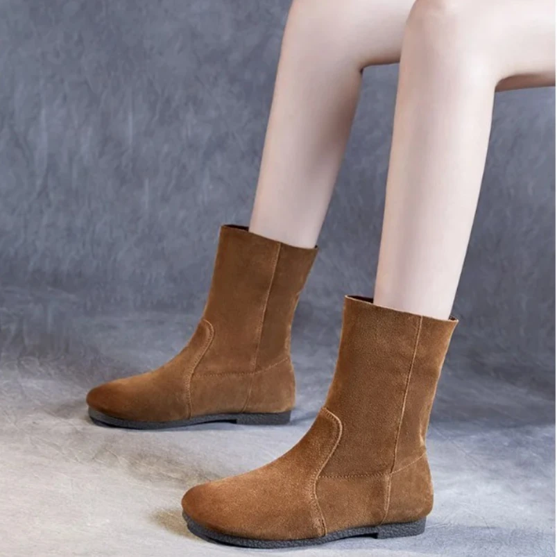 2025 г., Новое поступление, зимняя обувь из коровьей замши, классические женские ботильоны с круглым носком на плоской подошве и каблуке, ручная работа, высокое качество
2025 г., Новое поступление, зимняя обувь из коровьей замши, классические женские ботильоны с круглым носком на плоской подошве и каблуке, ручная работа, высокое качество