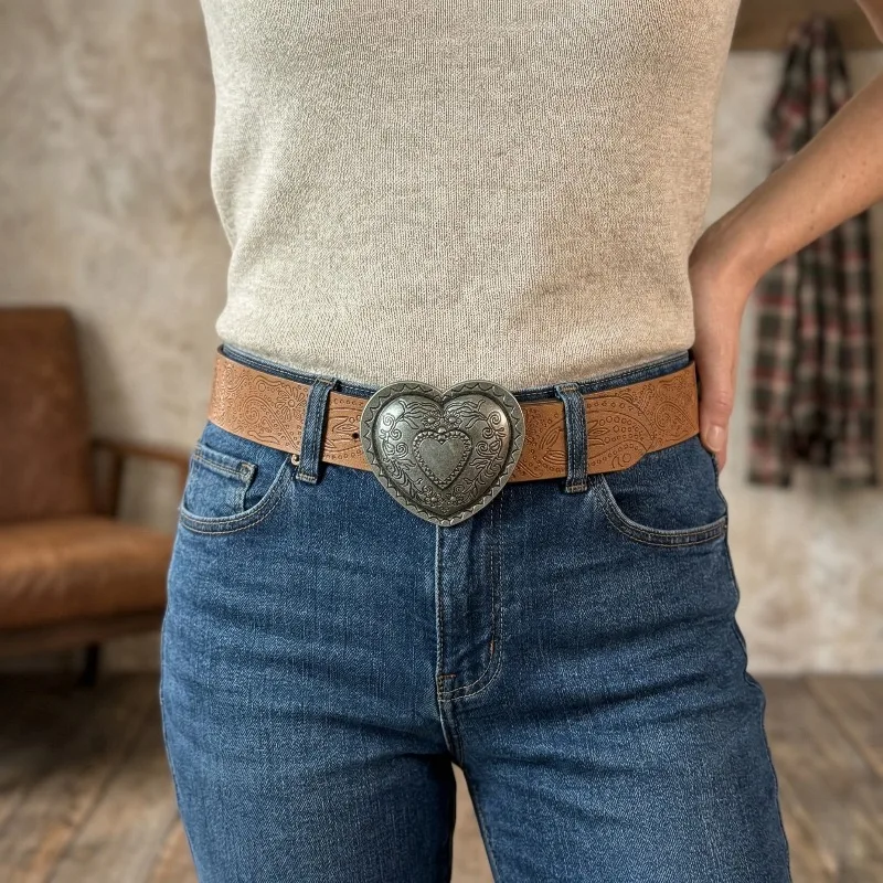 Retro Western Cowboy Leather Belt Women Luxury Floral Carved Pattern Heart Metal Buckle Waist Strap for Ladies Denim Jeans Pants
Retro Western Cowboy Leather Belt Women Luxury Floral Carved Pattern Heart Metal Buckle Waist Strap for Ladies Denim Jeans Pants