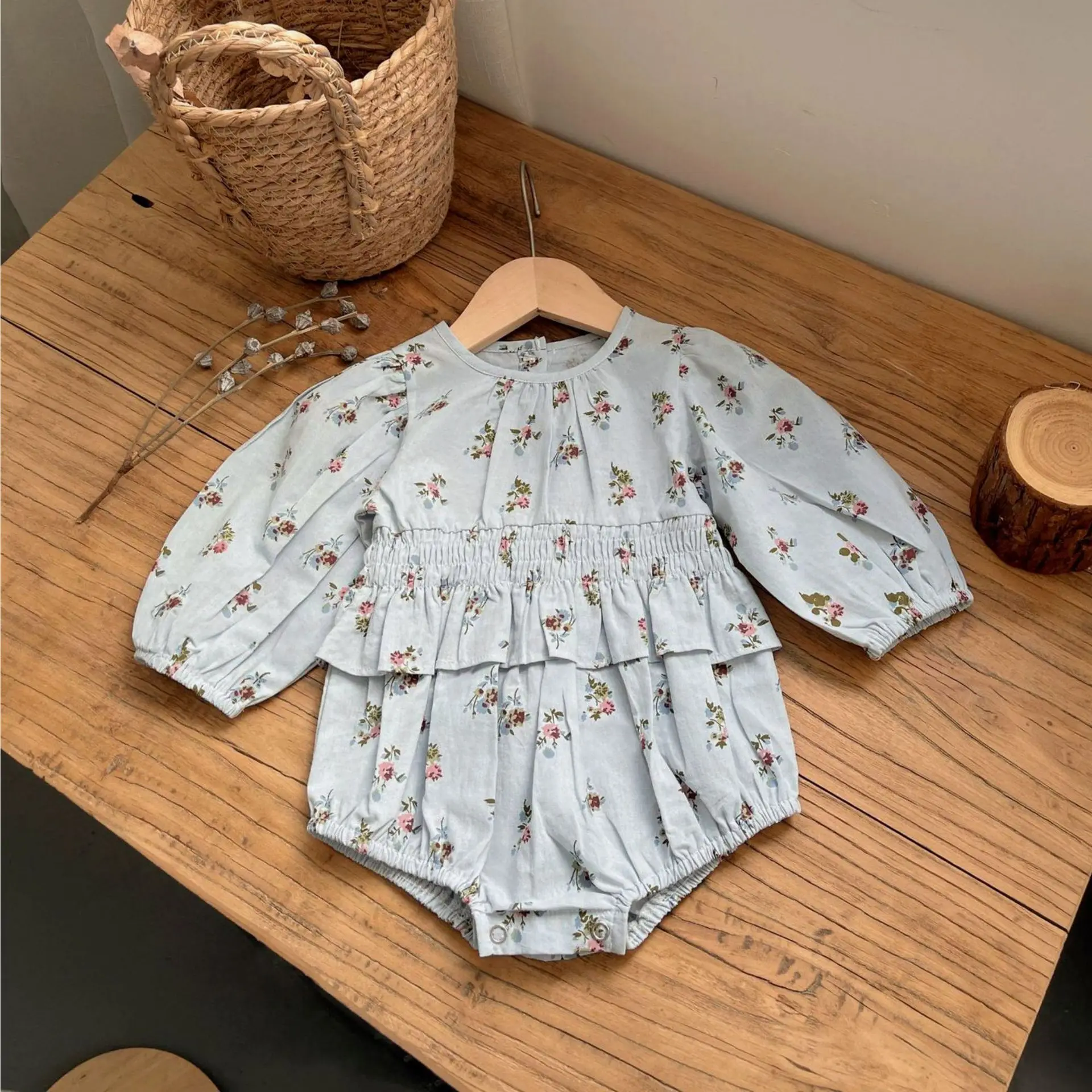 2026 весенние комбинезоны для маленьких девочек с цветочным принтом и круглым вырезом, комбинезоны для новорожденных девочек, детские боди с пышными рукавами для маленьких девочек, комбинезоны для младенцев
2026 весенние комбинезоны для маленьких девочек с цветочным принтом и круглым вырезом, комбинезоны для новорожденных девочек, детские боди с пышными рукавами для маленьких девочек, комбинезоны для младенцев