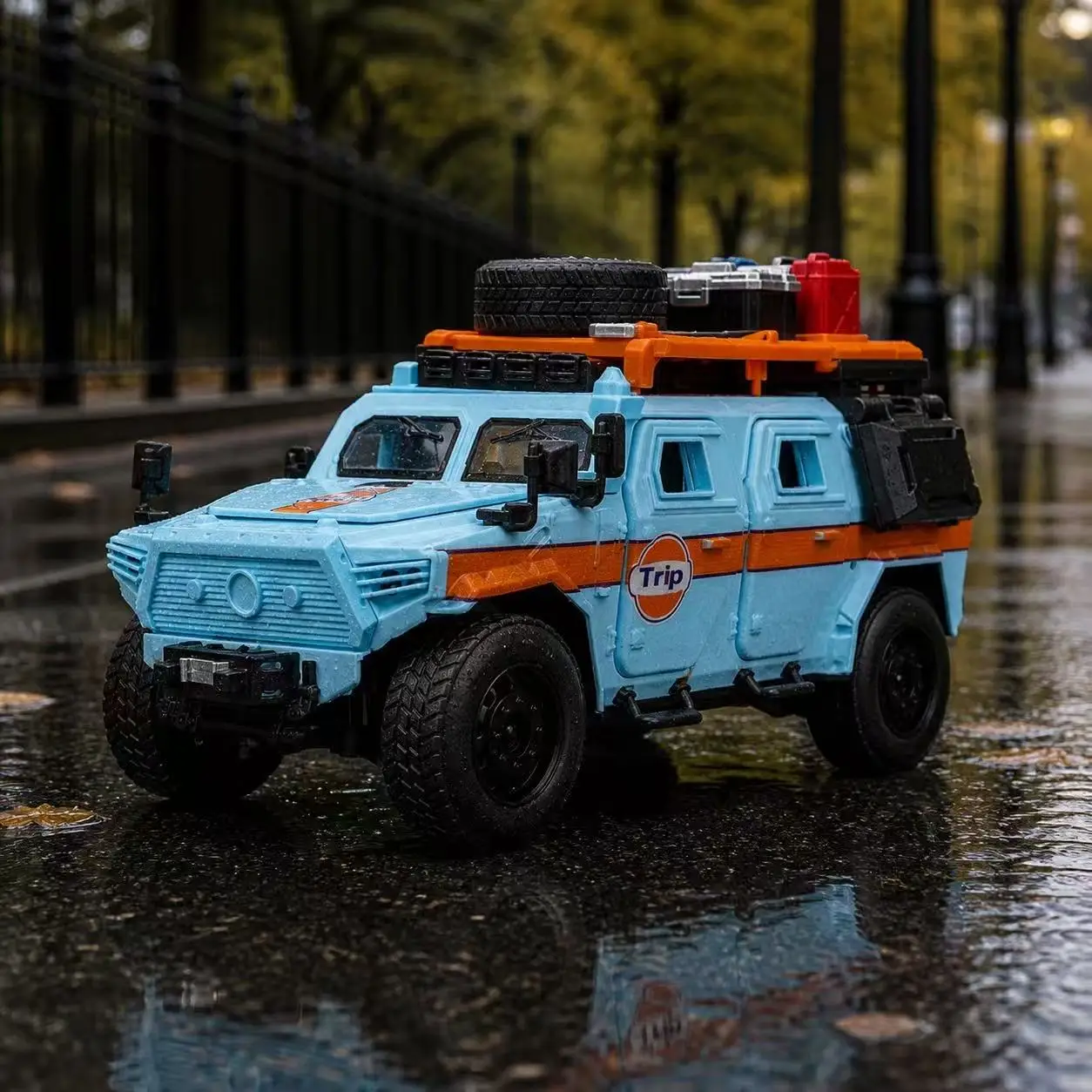 Масштабная модель автомобиля Dongfeng Mengshi Gulf Oil Travel Edition 1:18, литая под давлением, с функцией отката, звуком и светом, коллекционная внедорожная игрушка
Масштабная модель автомобиля Dongfeng Mengshi Gulf Oil Travel Edition 1:18, литая под давлением, с функцией отката, звуком и светом, коллекционная внедорожная игрушка