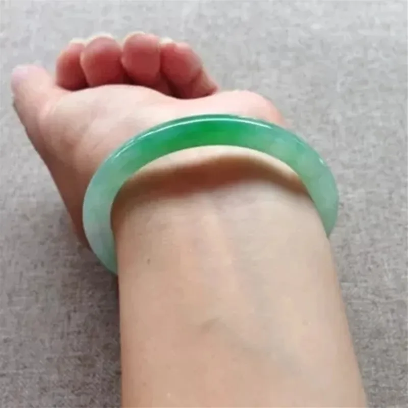 New Natural Myanmar Jade Light Green Two-color Bracelet Ice Bangle Graceful Princess Jewelry Luck Amulet Gift
New Natural Myanmar Jade Light Green Two-color Bracelet Ice Bangle Graceful Princess Jewelry Luck Amulet Gift