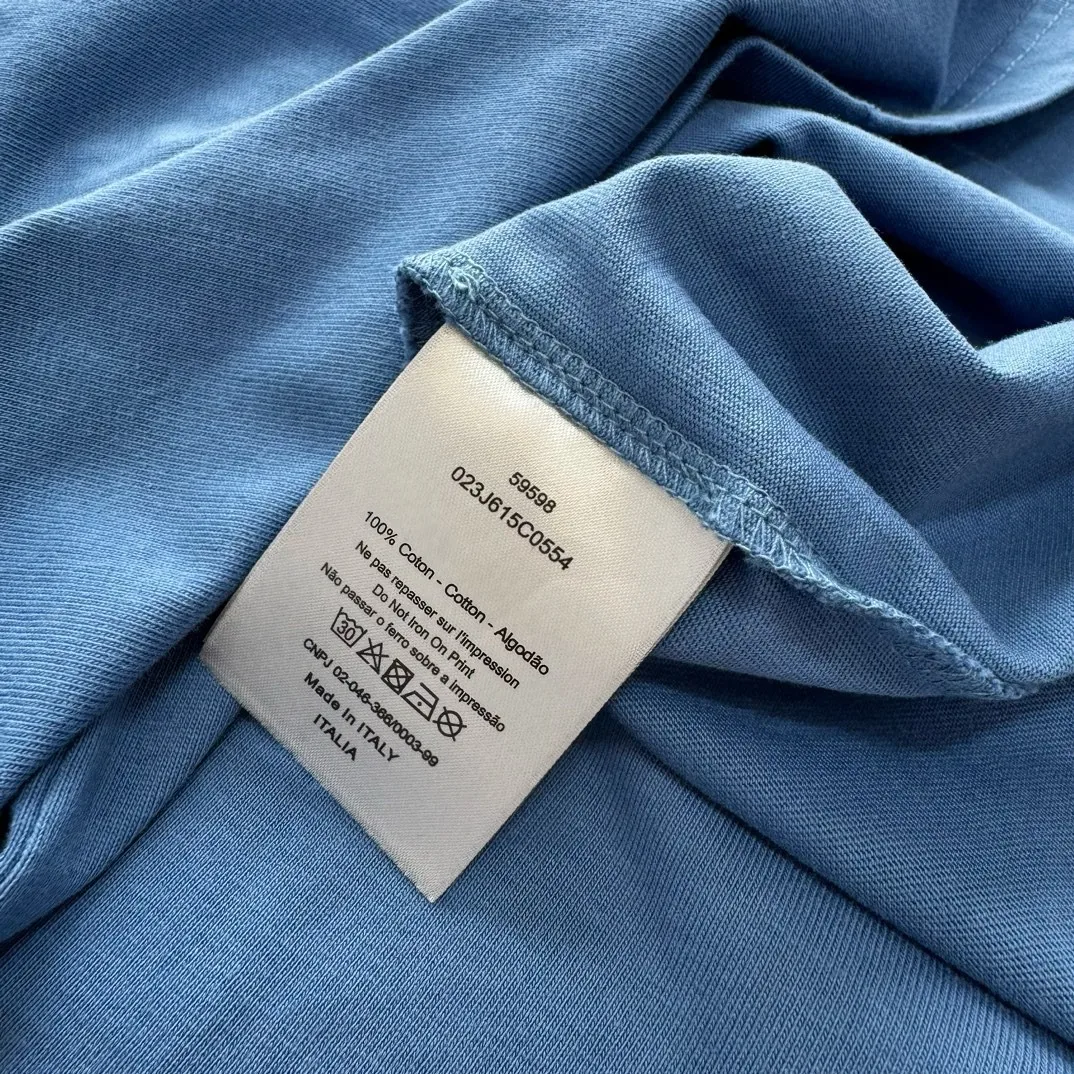 New 24ss high quality beach series washed hole letter print T-shirt for men and women loose version
New 24ss high quality beach series washed hole letter print T-shirt for men and women loose version