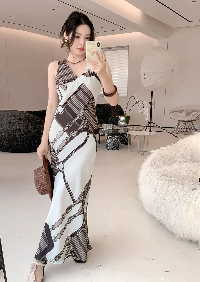 High Quality Women Sexy V Neck 100% Silk Dress Fashion Split Sleeveless Vintage Printed Long Dress
High Quality Women Sexy V Neck 100% Silk Dress Fashion Split Sleeveless Vintage Printed Long Dress