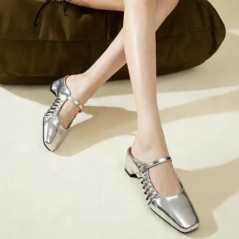 French Square Toe Hollow Breathable Baotou Half Slippers for Women 2026 Summer New Temperament Niche Retro Thick Heel Slippers
French Square Toe Hollow Breathable Baotou Half Slippers for Women 2026 Summer New Temperament Niche Retro Thick Heel Slippers