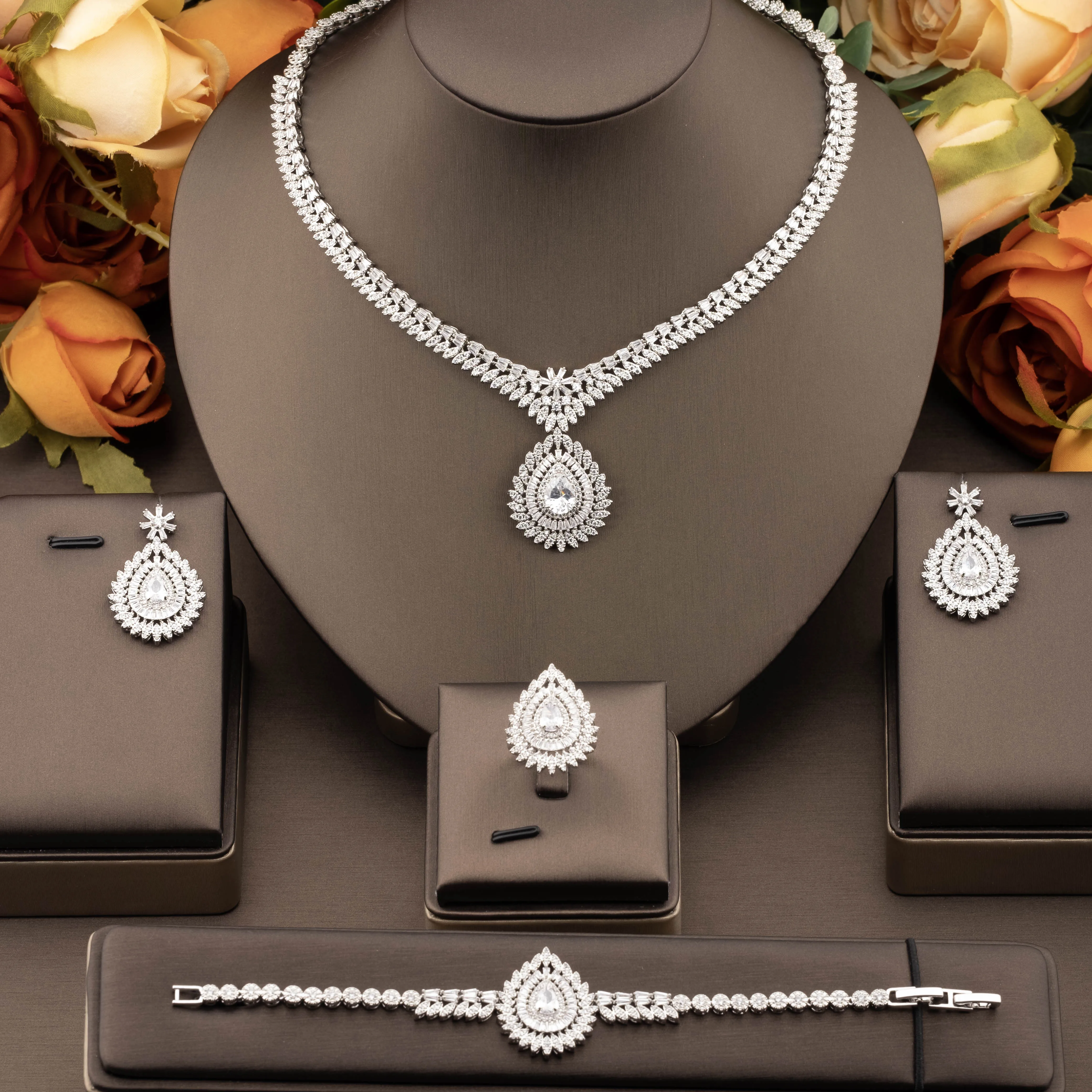 1 Set of Luxurious Inlaid Sparkling Cubic Zirconia Flower Cluster Design Jewelry Set Suitable for Women to Wear at Weddings and Banquets. Gift Box Not Included
1 Set of Luxurious Inlaid Sparkling Cubic Zirconia Flower Cluster Design Jewelry Set Suitable for Women to Wear at Weddings and Banquets. Gift Box Not Included