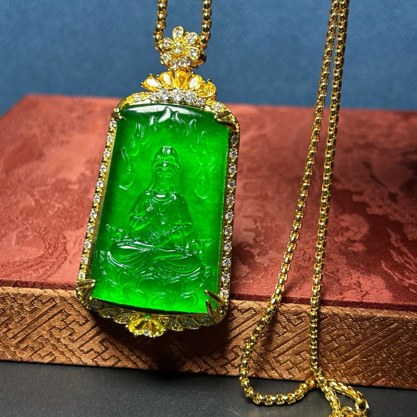 Real natural high Ice green Jade Jadeite guanyin amulet Pendant&Necklaces
Real natural high Ice green Jade Jadeite guanyin amulet Pendant&Necklaces