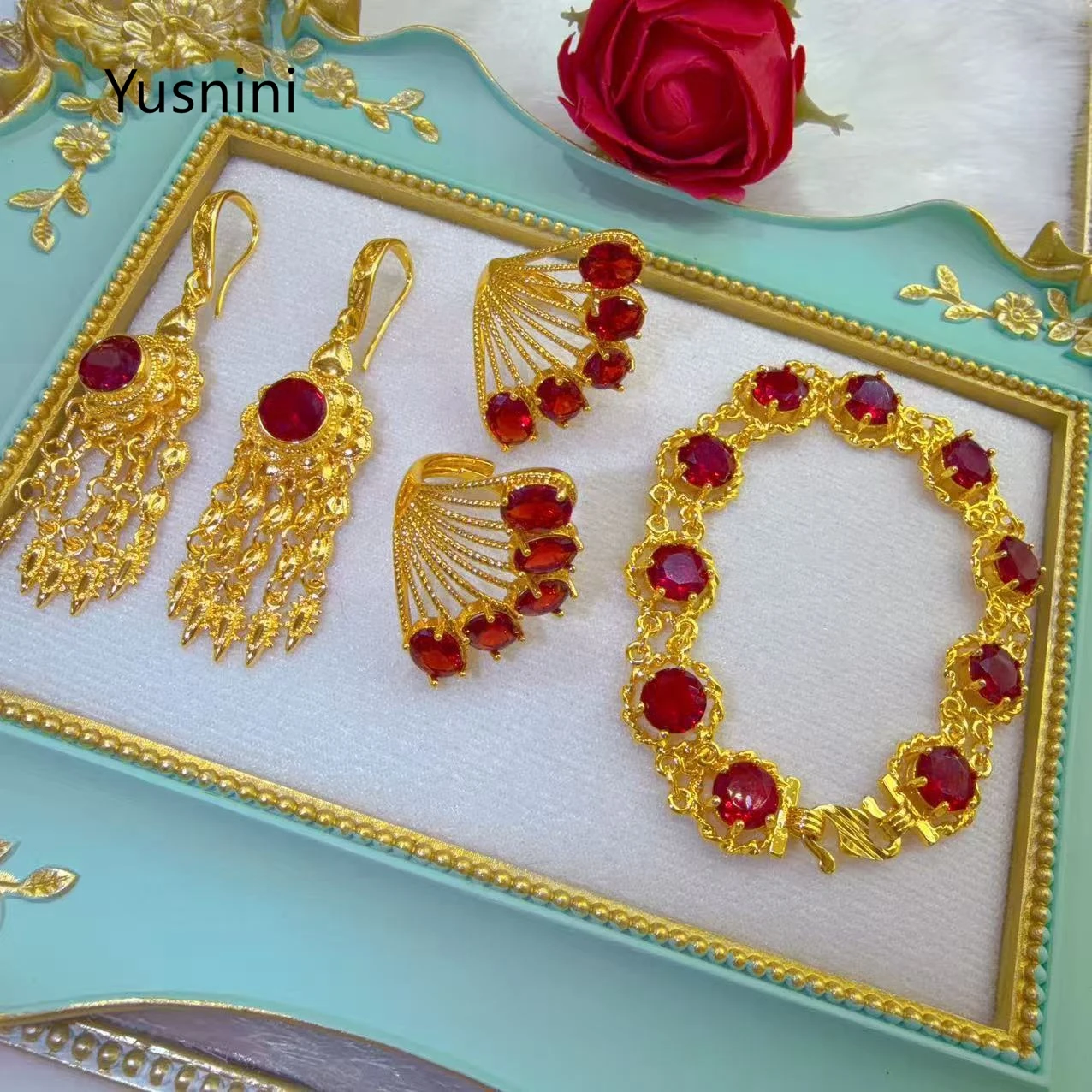 New French Dubai High end 24K Gold Plated Earrings, Rings, Bracelets, Exquisite Wedding Party Jewelry Set for Lovers 555
New French Dubai High end 24K Gold Plated Earrings, Rings, Bracelets, Exquisite Wedding Party Jewelry Set for Lovers 555