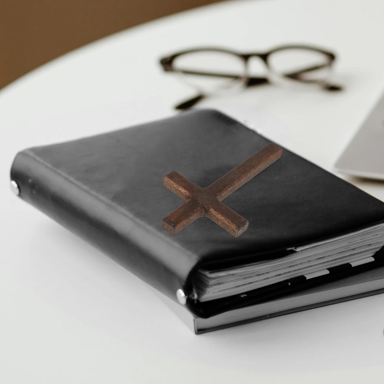 6Pcs Wooden Cross Small Religious Ornament Handheld Faith Decor for Church Bedroom Living Room Crafts Holding Crosses
6Pcs Wooden Cross Small Religious Ornament Handheld Faith Decor for Church Bedroom Living Room Crafts Holding Crosses