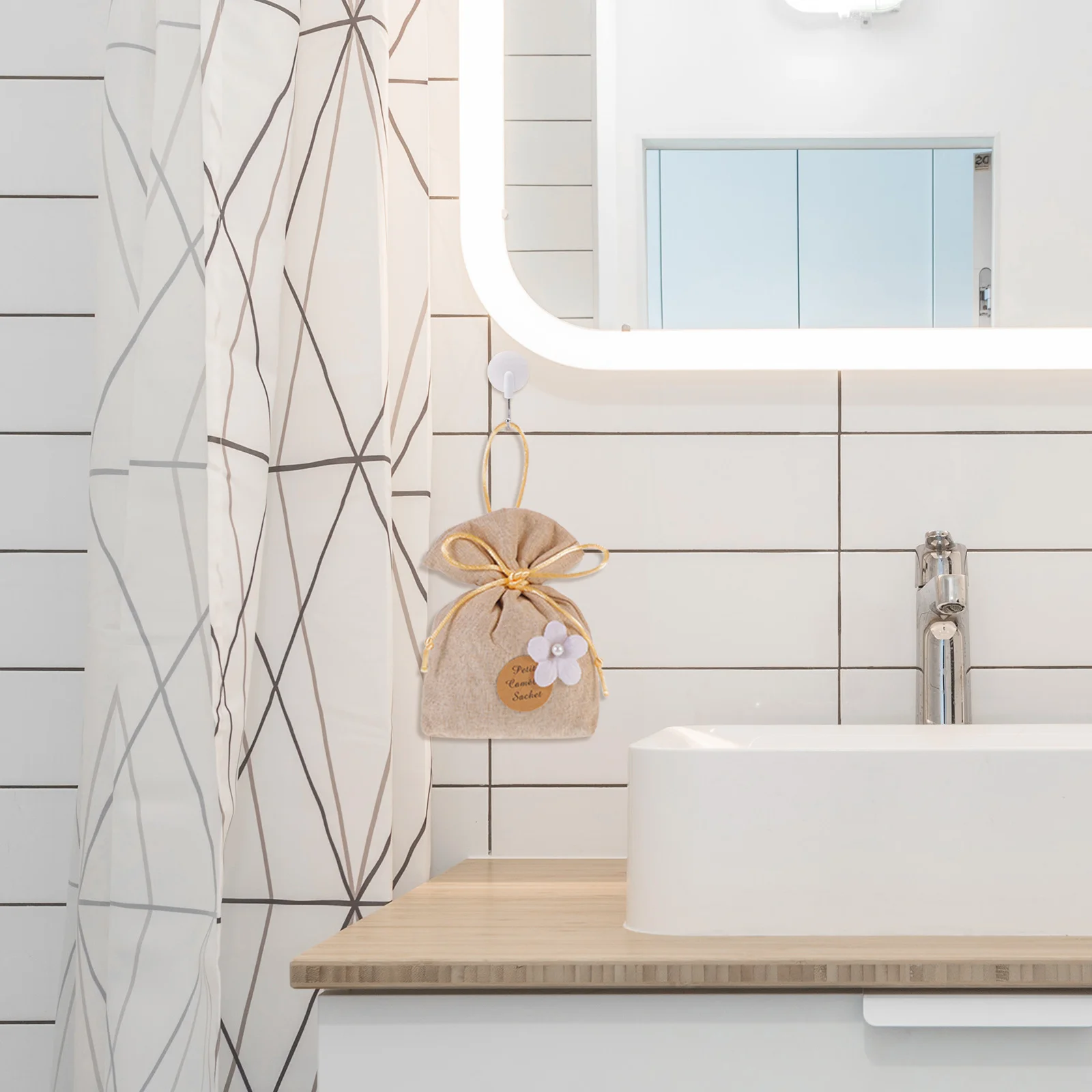 2Pcs Hanging Aromatherapy Bags Natural Scented Sachets for Closet Drawer Wardrobe Car Air Freshener Remove Bad Odor Lasting 
2Pcs Hanging Aromatherapy Bags Natural Scented Sachets for Closet Drawer Wardrobe Car Air Freshener Remove Bad Odor Lasting