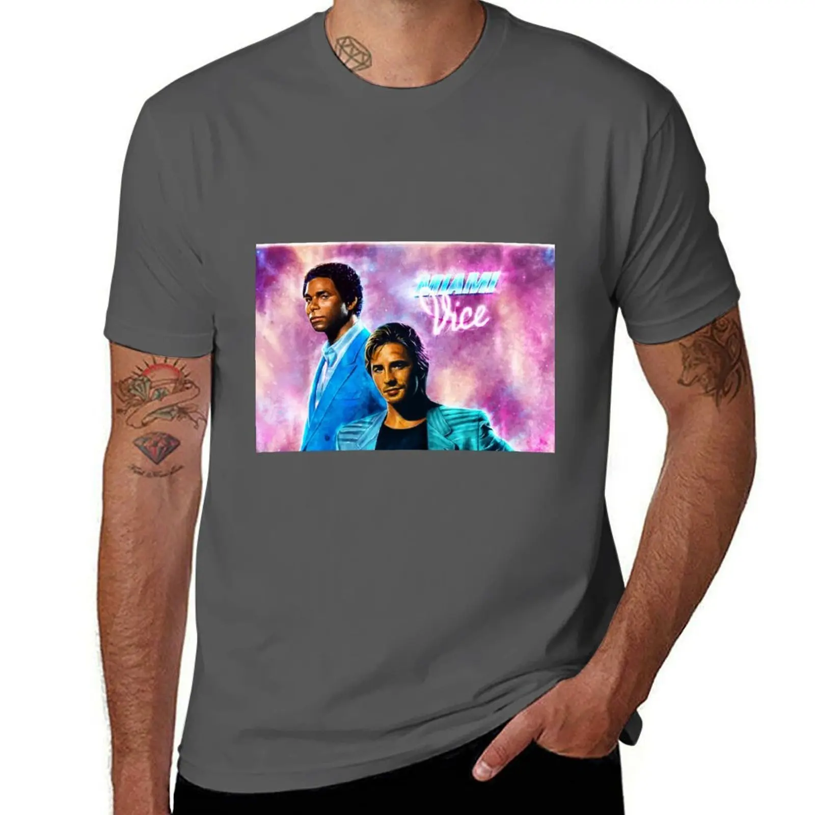 MIami Vice - Crockett and Tubbs T-Shirt Vintage Print Crew Neck Tee
MIami Vice - Crockett and Tubbs T-Shirt Vintage Print Crew Neck Tee