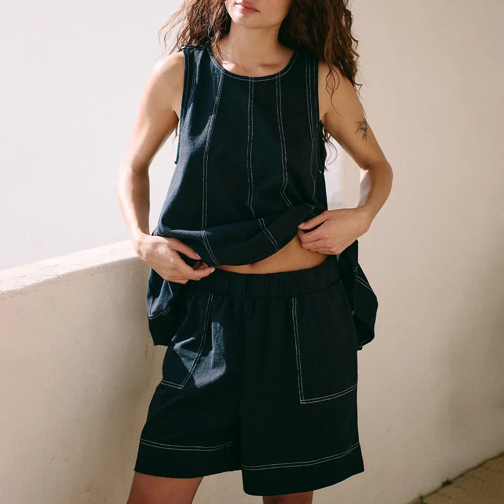2026 Summer's New Street Fashion Simple Loose Denim Ladies Two Piece Set, Sleeveless Round Neck Tank Top + Elastic Waist Shorts
2026 Summer's New Street Fashion Simple Loose Denim Ladies Two Piece Set, Sleeveless Round Neck Tank Top + Elastic Waist Shorts