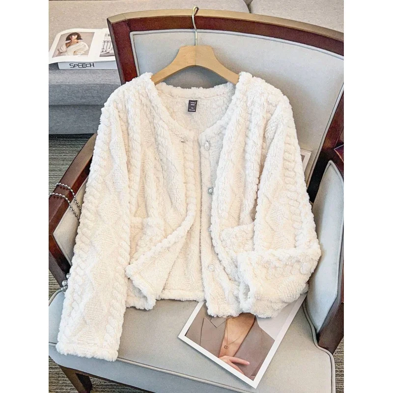 Короткое пальто из искусственного меха норки Y 32599, имитация кожи, короткая верхняя одежда, женское зимнее пальто для трансграничной торговли, для фигуры типа «груша»
Короткое пальто из искусственного меха норки Y 32599, имитация кожи, короткая верхняя одежда, женское зимнее пальто для трансграничной торговли, для фигуры типа «груша»