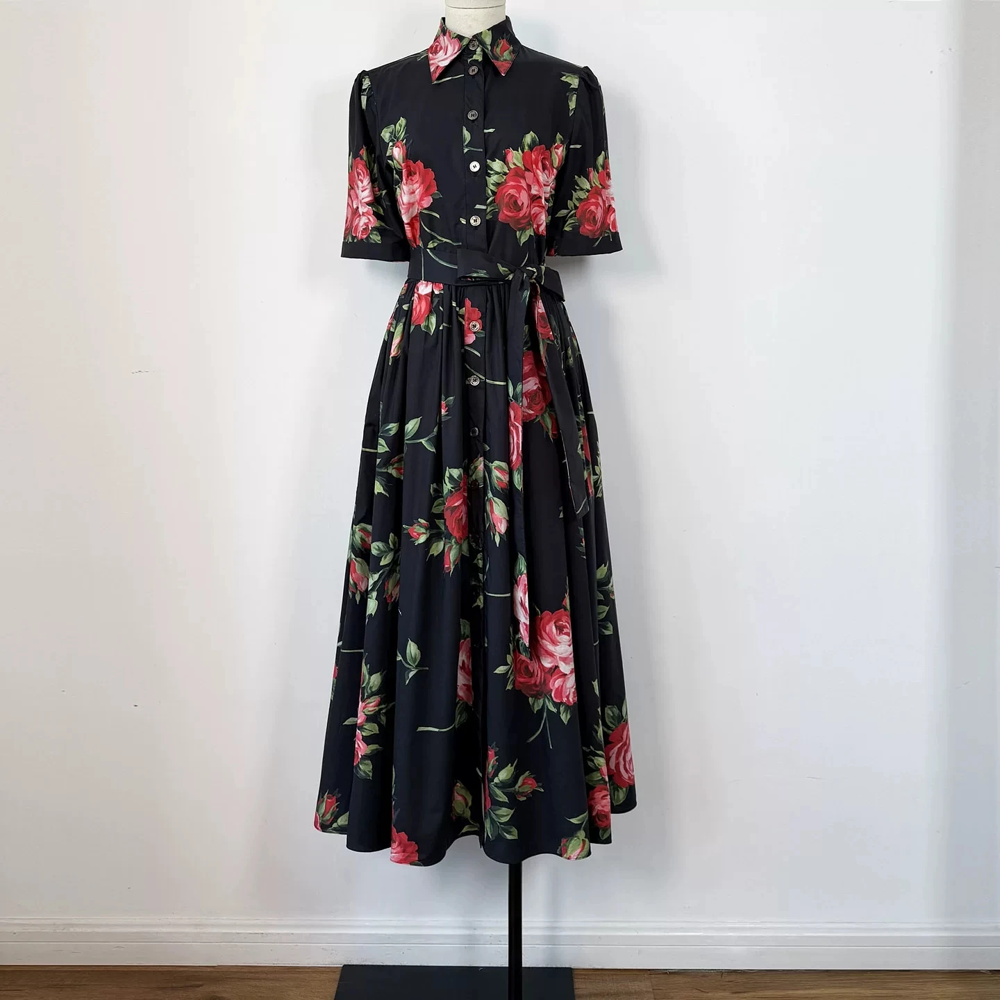 Summer Beach Floral Midi Dress for Women Single-Breasted Belt Lace-Up Short Sleeve Long Party Office Lady Elegant Gown
Summer Beach Floral Midi Dress for Women Single-Breasted Belt Lace-Up Short Sleeve Long Party Office Lady Elegant Gown