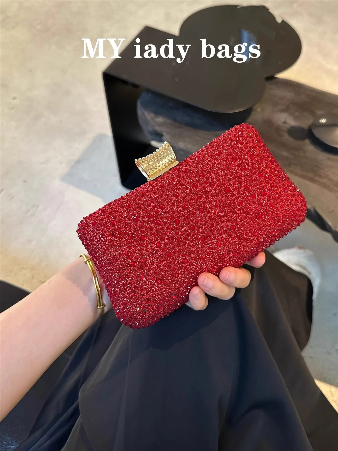 Fashion Glitter Exquisite Banquet Bag Crystal Diamond Evening Bag Women Handbag Wedding Party Luxury Clutch Purse Shoulder Bag
Fashion Glitter Exquisite Banquet Bag Crystal Diamond Evening Bag Women Handbag Wedding Party Luxury Clutch Purse Shoulder Bag