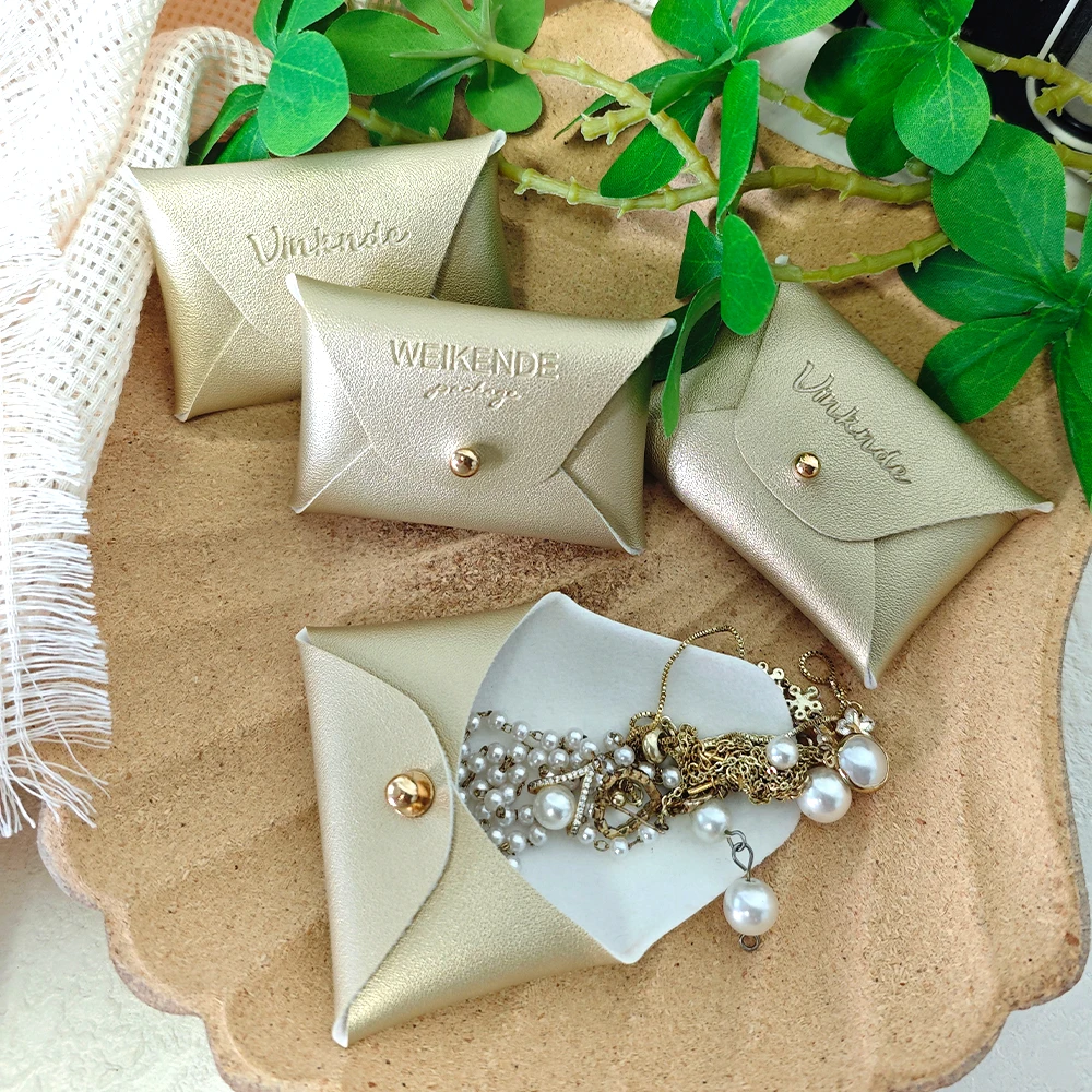 Чехол для ключей от машины из искусственной кожи, кошелек для монет, упаковочные сумки, брелок с логотипом на заказ, ювелирные изделия, серьги, браслет, органайзер, мешочки, свадебный подарок
Чехол для ключей от машины из искусственной кожи, кошелек для монет, упаковочные сумки, брелок с логотипом на заказ, ювелирные изделия, серьги, браслет, органайзер, мешочки, свадебный подарок