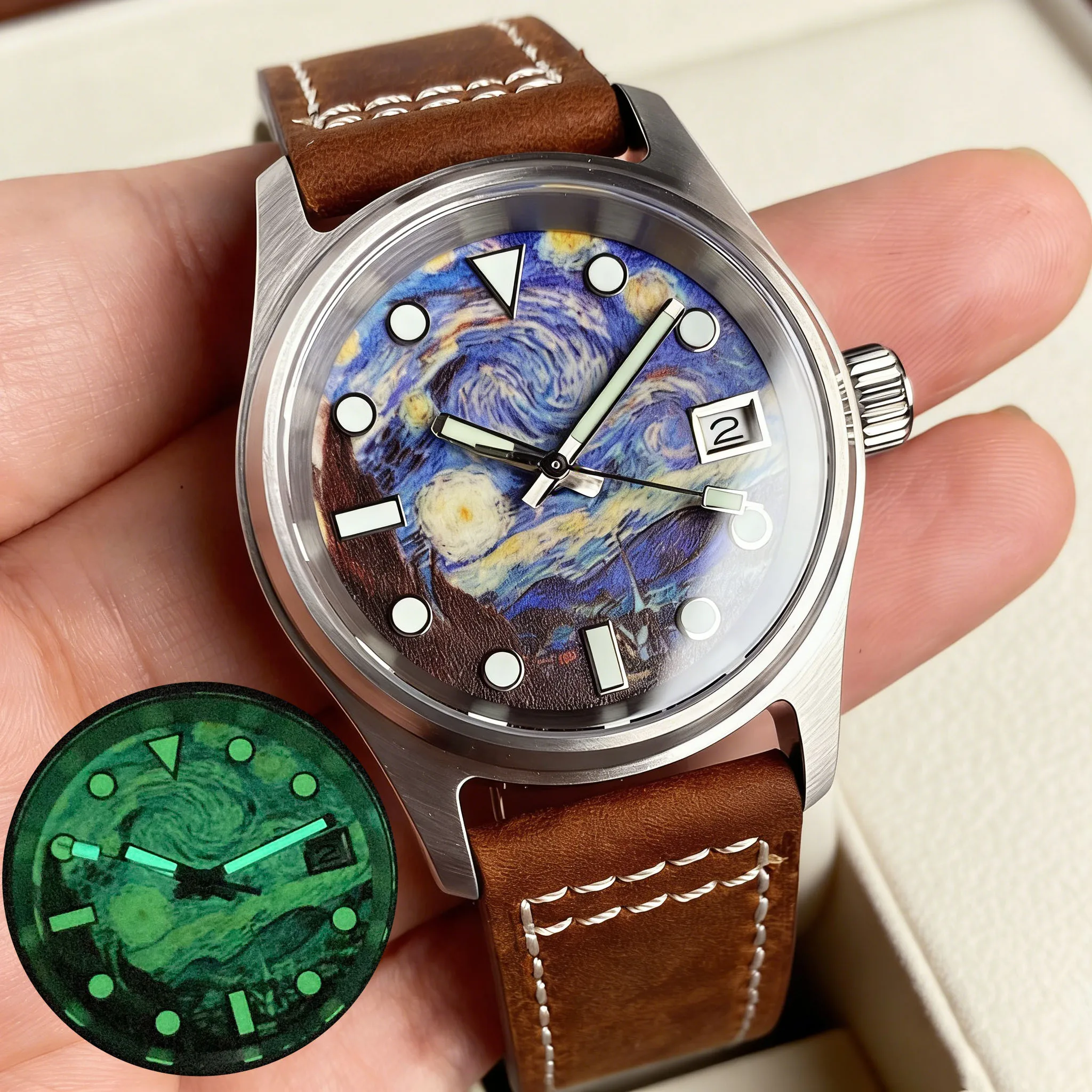 Мужские часы Tandorio Pilot 36 мм, автоматические, с механизмом NH35A, сапфировым стеклом, циферблатом с ретро-дизайном «Звездная ночь» (масляная живопись), светящимися элементами, водонепроницаемостью 20 бар, для дайвинга.
Мужские часы Tandorio Pilot 36 мм, автоматические, с механизмом NH35A, сапфировым стеклом, циферблатом с ретро-дизайном «Звездная ночь» (масляная живопись), светящимися элементами, водонепроницаемостью 20 бар, для дайвинга.