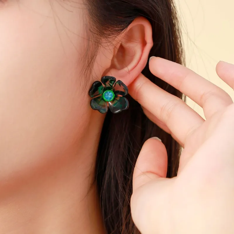 Acetic Flower Earrings Small Fresh and Fashionable Versatile Earrings Korean Simple Design Niche Retro Light Luxury
Acetic Flower Earrings Small Fresh and Fashionable Versatile Earrings Korean Simple Design Niche Retro Light Luxury