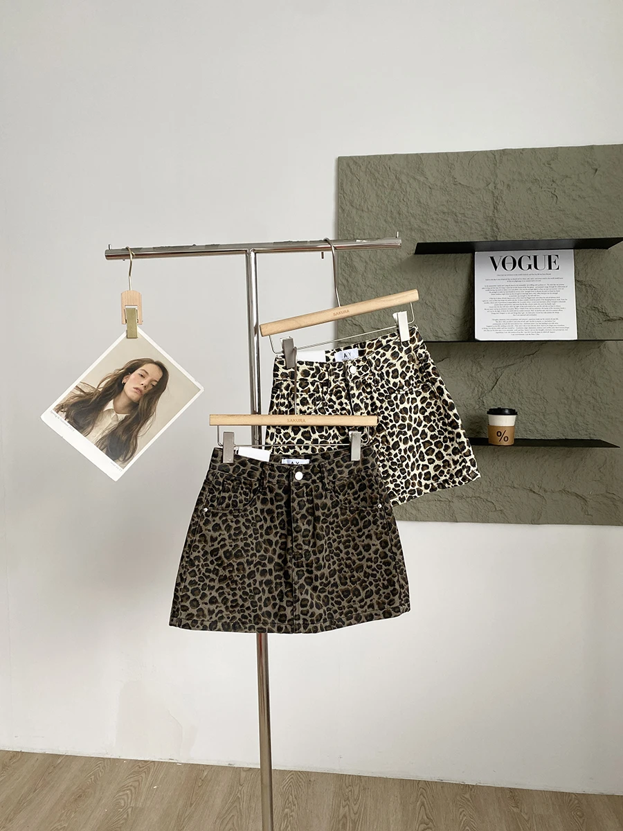 High Waist A-Line Skirt Women's Sexy Leopard Print Anti-Light Flattering Short Skirt Polyester Fiber Commute Suitable
High Waist A-Line Skirt Women's Sexy Leopard Print Anti-Light Flattering Short Skirt Polyester Fiber Commute Suitable