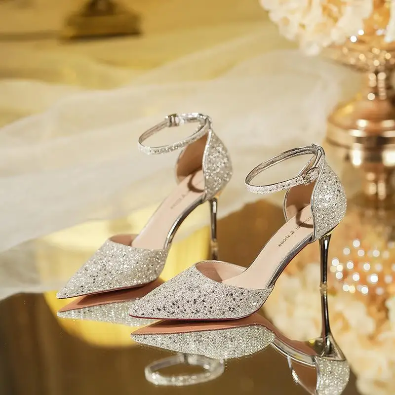 Лето 2023, сверкающие женские босоножки на высоком каблуке Ele Crystal Wedding oes с синим ремешком, модная обувь для невесты
Лето 2023, сверкающие женские босоножки на высоком каблуке Ele Crystal Wedding oes с синим ремешком, модная обувь для невесты