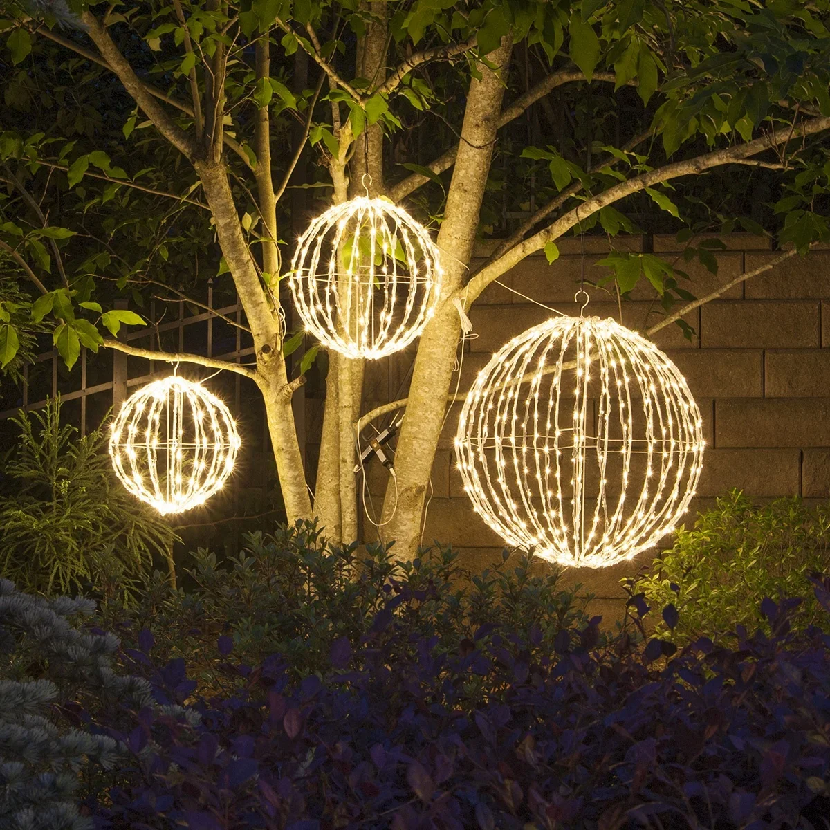 Multi-color String Lights Hanging lights LED magic lighting ball 3D LED Christmas ball for Christmas Shopping Mall Street Decor
Multi-color String Lights Hanging lights LED magic lighting ball 3D LED Christmas ball for Christmas Shopping Mall Street Decor
