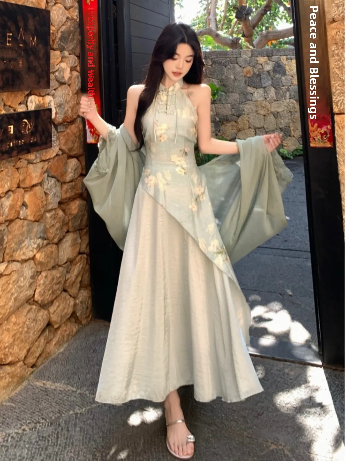 Новое летнее женское платье-ципао с длинным рукавом, приталенное, в китайском национальном стиле, с элементами дзен.
Новое летнее женское платье-ципао с длинным рукавом, приталенное, в китайском национальном стиле, с элементами дзен.