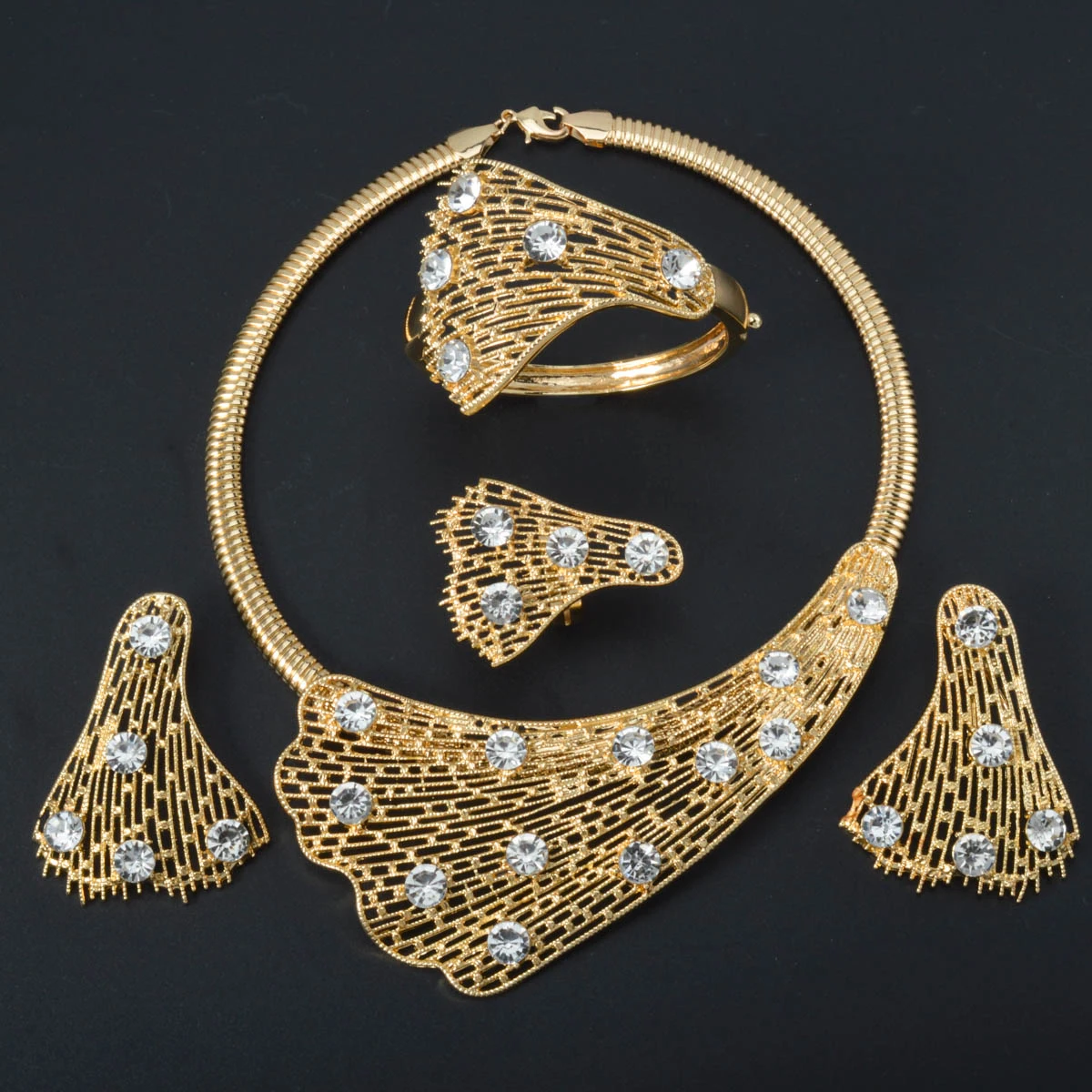 Luxury Peacock Feather Jewelry Set Hollow Out Zircon Necklace Bracelet Earrings Ring 4 Pcs Set Women Dubai Wedding Accessories 
Luxury Peacock Feather Jewelry Set Hollow Out Zircon Necklace Bracelet Earrings Ring 4 Pcs Set Women Dubai Wedding Accessories