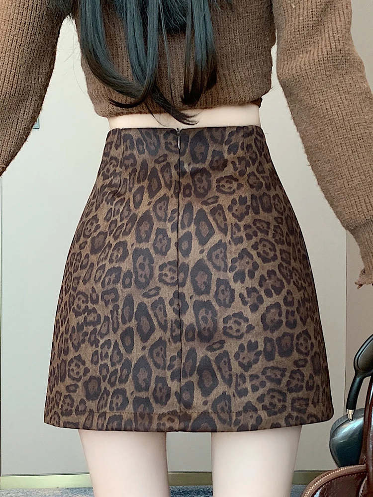Retro American Suede Leopard Print A-Line Skirt Women's High Waist Slim Fit Short Skirt Autumn New Style Small Size
Retro American Suede Leopard Print A-Line Skirt Women's High Waist Slim Fit Short Skirt Autumn New Style Small Size
