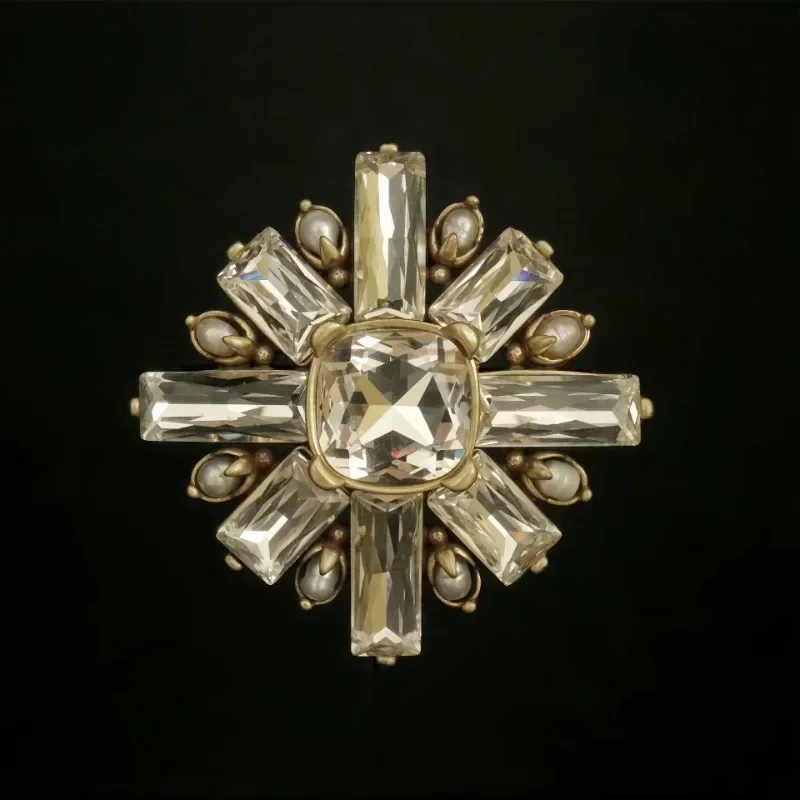 Designer Natural Zircon Medieval Snowflake Zircon Brooch for Women Fashion Retro Palace Style Geometric Women's Brooch
Designer Natural Zircon Medieval Snowflake Zircon Brooch for Women Fashion Retro Palace Style Geometric Women's Brooch