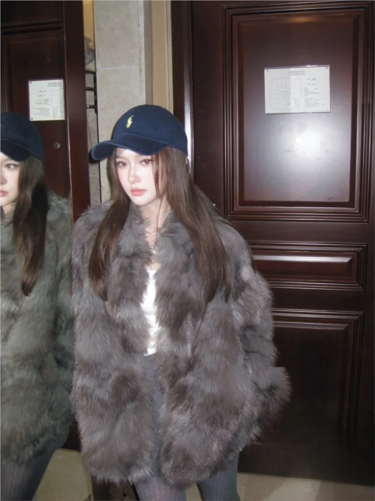 Two-color smacked stand-up collar fur coat mid-length mixed for women
Two-color smacked stand-up collar fur coat mid-length mixed for women