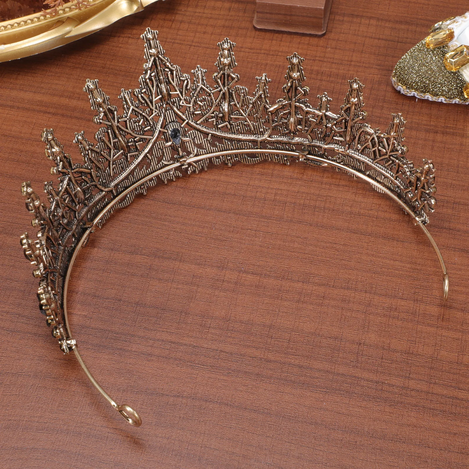 Винтажная черная свадебная тиара с стразами и дизайном в виде листьев и цветов, свадебный ободок для женщин, корона для выпускного вечера, дня рождения, вечеринки
Винтажная черная свадебная тиара с стразами и дизайном в виде листьев и цветов, свадебный ободок для женщин, корона для выпускного вечера, дня рождения, вечеринки