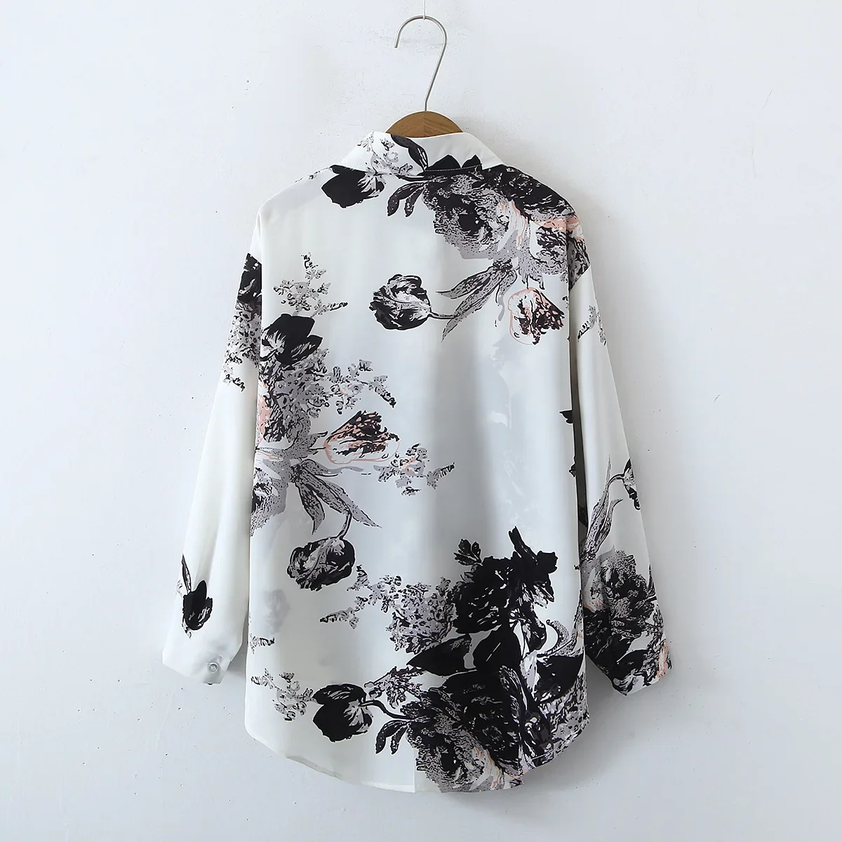 Long Sleeve Shirts Women Tie Dye Floral Printed Satin Shirts Female Vintage Ladies Tops And Blouses France Style Spring
Long Sleeve Shirts Women Tie Dye Floral Printed Satin Shirts Female Vintage Ladies Tops And Blouses France Style Spring