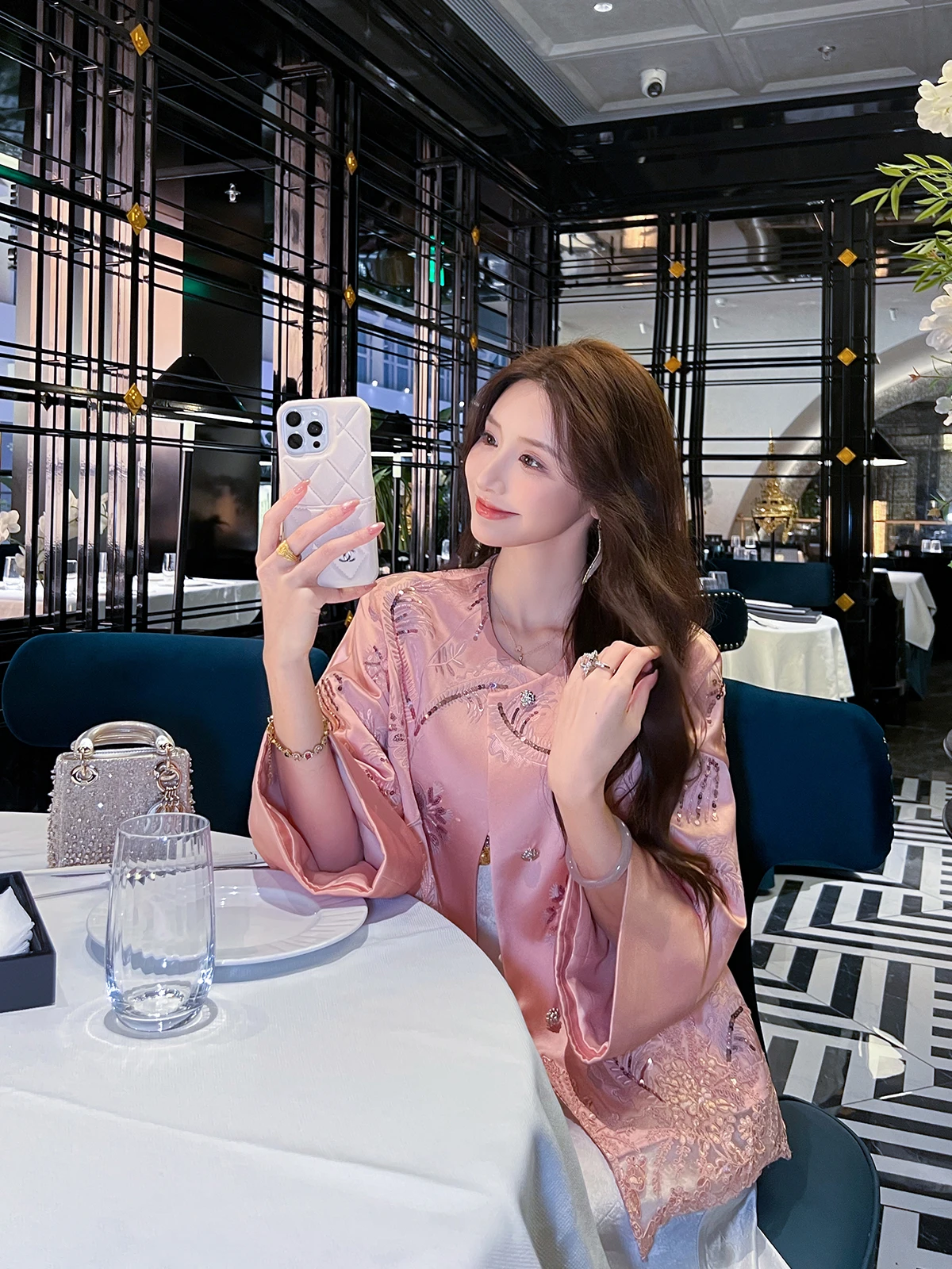 Новый китайский кардиган-жакет с тяжелой вышивкой, женский, весенне-осенний, свободный, из ацетата, на пуговицах, от Lu Gaogao
Новый китайский кардиган-жакет с тяжелой вышивкой, женский, весенне-осенний, свободный, из ацетата, на пуговицах, от Lu Gaogao